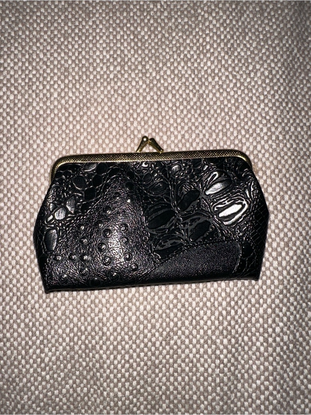 Vintage Black Textured vegan Leather Kiss-Lock Coin Purse